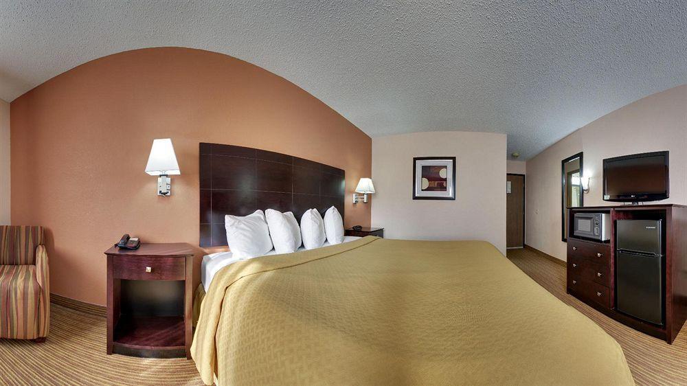Quality Inn & Suites Ottumwa North Extérieur photo