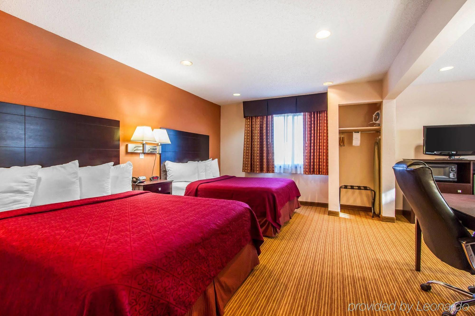 Quality Inn & Suites Ottumwa North Extérieur photo
